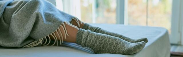 Spavanje u čarapama tokom hladnih noći: Dobra ili loša ideja?