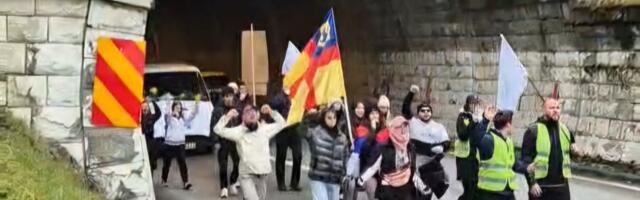 Studenti iz Bujanovca, Vranja, Hana i Surdulice pešače ka Vlasotincu FOTO/VIDEO