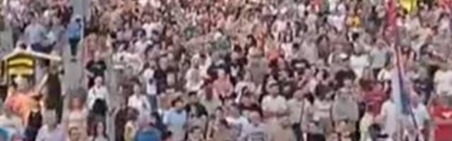 "Mi večeras goloruki branimo slobodu": Užičani izašli na ulice (VIDEO)