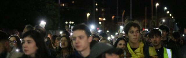 Blokirali ste škole, sad vidite posledice! Dete ostavilo drugovima poruke: "Pobićemo vas sve, pazite se" (FOTO)