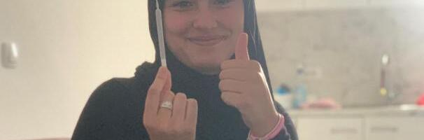 OTKRIVENO KO JE OTAC BLOKADERKE KOJA POZIRA S DROGOM! Iver ne pada daleko od klade: Evo čime se sve bavi njen otac