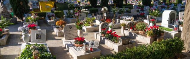 Bio na sahrani rođene majke, mislio da ispraća prijatelja, potez na koji se odlučio sin šokirao još više