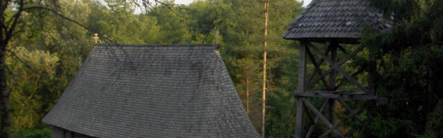 KLJUČ OD OVE SVETINJE NE DOBIJA SVAKO: Skrivena crkva brvnara na obroncima planine Povlen