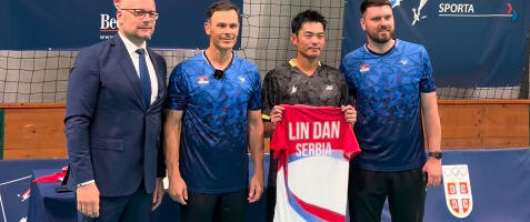 Ministar Mali odigrao meč sa Lin Danom: “U badmintonu smo izgubili, ali na kraju dana važno je da Srbija pobeđuje” (VIDEO)