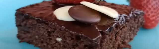 ČOKOLADNI KOLAČ SA BANANAMA! Recept za zdravu poslasticu koja će se svima svideti! /VIDEO/