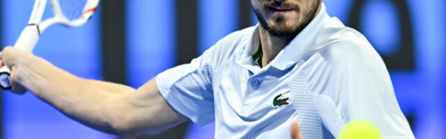 RUS SE PREPORODIO Medvedev slavio u derbiju i ušao u polufinale