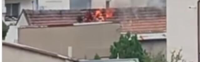 KAMIN IZAZVAO POŽAR U PANČEVU! Krov kuće u plamenu! (VIDEO)