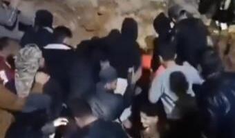 UMALO KRVOPROLIĆE ZBOG NEPOTVRĐENIH GLASINA! Hiljade ljudi u jurišu na drevnu pećinu na jugu Sirije, razlog će vas IZBEZUMITI! (VIDEO)