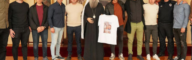 PEŠKE DO OSTROGA ZBOG DVOJE TEŠKO OBOLELE DECE: Patrijarh blagoslovio policajce koji kreću na put dug stotinama kilometara zbog lečenja Sofije i Feđe