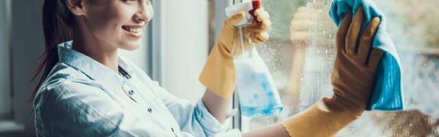 Dodajte čašicu ovog pića u vodu i prozori će vam sijati danima bez brisanja