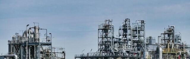 Cene nafte pale više od 13 odsto na vest da je Ormuski moreuz otvoren