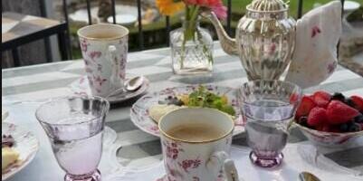 (FOTO) SUPRUGA NAŠEG PEVAČA NOĆ U HOTELU PLAĆA 5.700 EVRA: Donose joj doručak na terasu sa koje pogled puca, kada na sred sobe: Luksuz kakav niste videli