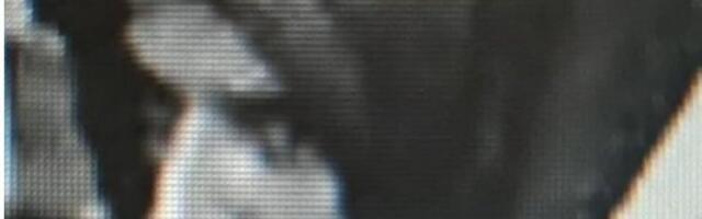 EKSKLUZIVNI SNIMAK! Kamere zabeležile manijaka kako prati devojku u Žarkovu, nakon čega POKUŠAO DA JE SILUJE! Spasio je taksista