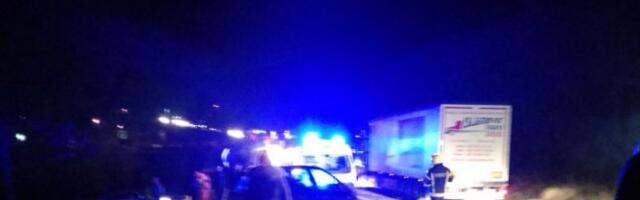 Lančani sudar kod kule Geneks! Automobil prevrnut na krov, ima povređenih (FOTO I VIDEO)