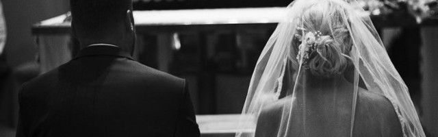 UOČI VENČANJA, MLADA JE DRUGARICI PONUDILA 100 EVRA DA URADI OVO! Šok na svadbi, jedna slika SVE OTKRILA