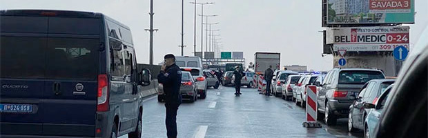 Nepregledne kolone automobila na Gazeli u toku policijskog časa: Policija svima piše kazne (FOTO)