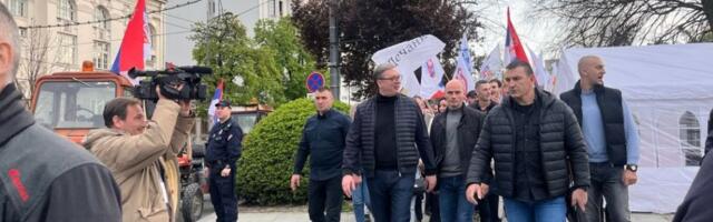 "ACO SRBINE!" Građani ovacijama dočekali predsednika na svenarodnom skupu (FOTO/VIDEO)