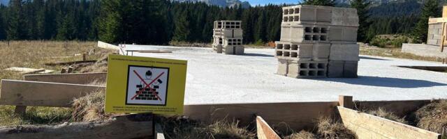 Prvi snimci sa Žabljaka: Počelo rušenje ilegalno sagrađenih objekata