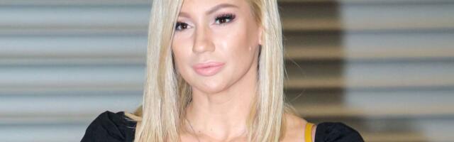 OTPEVALA VANVREMENSKI HIT, A ONDA ZAPOČELA SOLO KARIJERU! Harala je 90-ih, a mnogi je nisu prepoznali: Evo kako je nekada izgledala Ana Kokić (FOTO)