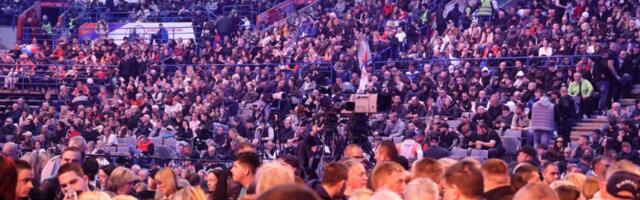 IMPOZANTNE BROJKE NA SKUPU SNS U "BEOGRADSKOJ ARENI": Prisutno više od 70.000 građana - unutra oko 32.000, ispred još više!