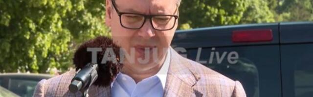 ČESTITAM VAM PRAZNIK RADA, BEZ RADA USPEHA NEMA! Predsednik Vučić dočekan aplauzima u Pančevu, obraća se okupljenima: Hvala vam na veličanstvenom dočeku!