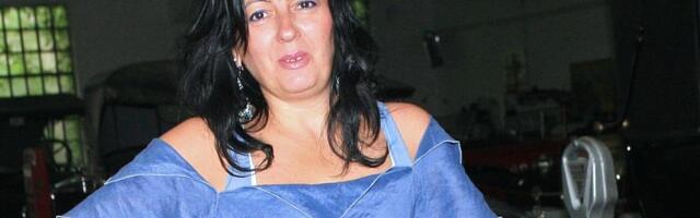 "ZAVRŠILA SAM NA ULICI SA BOLESNOM MAJKOM" Autorka brojnih hitova ostala bez krova nad glavom: Brak joj se raspao zbog pevačice, a ona joj je pomogla
