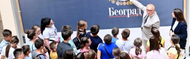 VODIMO RAČUNA O SVAKOM SRBINU I SRPSKINJI, GDE GOD DA ŽIVE! Vesić sa srpskom decom iz regiona