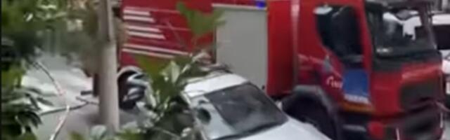 Požar na Vračaru: Zapalilo se potkrovlje (VIDEO)