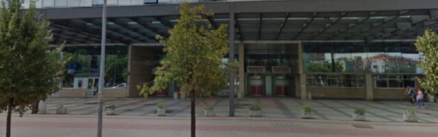 Dvorište Sajma u NS puno vozila Žandarmerije i policije