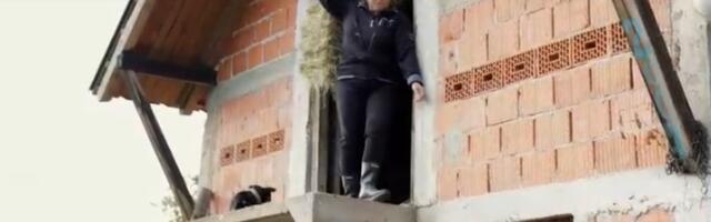 Ustaje sa prvim petlovima, a leže tek kad sve završi! Ovako izgleda Slavičin radni dan