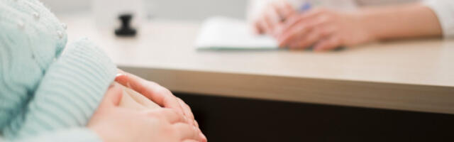 Због малог броја порођаја затворено породилиште у Сињу