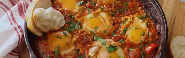 VIDEO: Šakšuka - jaja u sosu od paradajza
