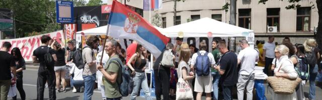 Slika i prilika blokadera! Čuje se najava da pristižu građani, a onda kreće agresivan haos i brutalne parole!(VIDEO)