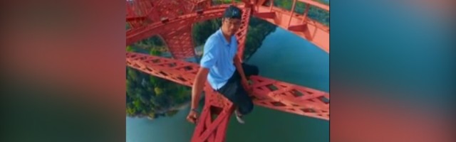 Strah je ovo gledati: Odmara na konstrukciji mosta (VIDEO)