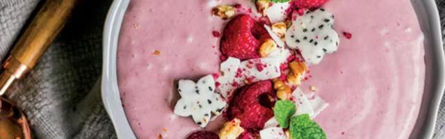 Prolećni smoothie sa malinama i kokosom