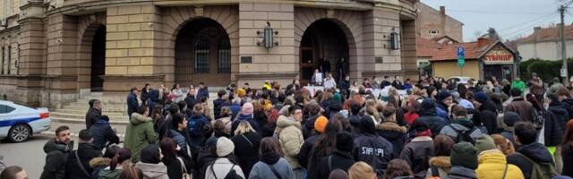Talas protesta se širi: Blokada studenata i u Kragujevcu