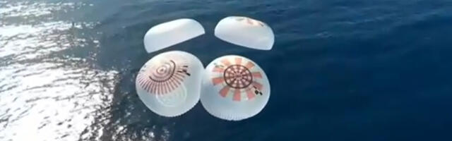 Četvoro svemirskih turista vraćaju se na Zemlju nakon privatnog leta iznad polova