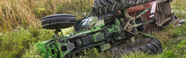 TRAGEDIJA KOD RAČE Traktor sleteo sa puta, poginuo muškarac