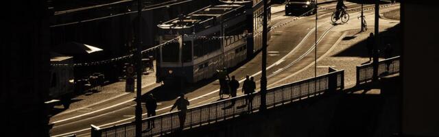 "VUKAO GA JE 30 METARA" Mladića udario tramvaj, pa usledio horor: Svi u šoku kako je preživeo! OTAC STEFAN OTKRIO DETALJE