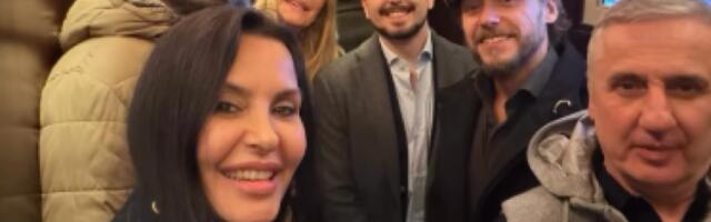 SLAVILO SE DO ZORE! Elena Karaman s bivšim, sadašnjim, sinovima, majkom i očuhom! (FOTO)
