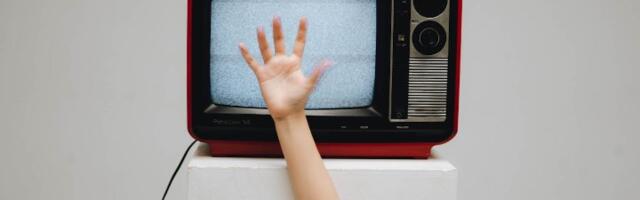 "CRNO-BELI SVET" JE STIGAO: Istina koju je pesma nagovestila pre 36 godina