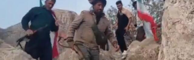 IRANSKO PLEME TRAŽI AMERIČKOG PILOTA: "Ne brinite, naći ćemo ga", krenuli sa zastavama i naoružani do zuba! (FOTO/VIDEO)