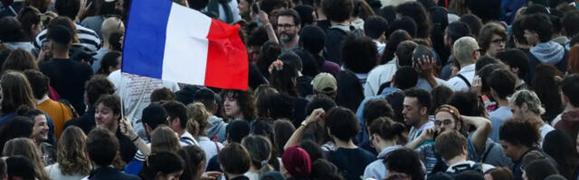 Сваки Француз плаћа Зеленском 250 евра