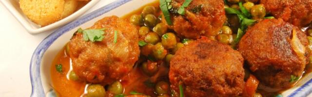 Stari vojvođanski recept za grašak sa mesom! Jedan sastojak mu daje poseban ukus