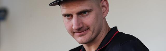 Jokić stao na crtu superbrzom vozu, trka je kratko trajala (FOTO/VIDEO)