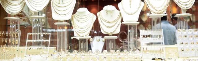 Ovako je izgledala pljačka zlatare u Novom Pazaru: Pretio ženi pištoljem i biber sprejem, odneo 400.000 evra