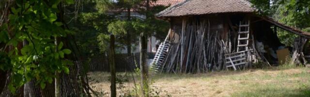 TRI KUĆE I PLAC ZA SVEGA 15.000 EVRA! Retka ponuda na srpskom tržištu nekretnina - POSTOJI I MOGUĆNOST KOREKCIJE CENE!