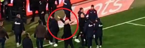 STANKOVIĆ KRENUO PREMA NOVINARU, PA STAO ZBOG SEVERA: Pogledajte reakciju trenera Zvezde kada je čuo šta navijači pevaju