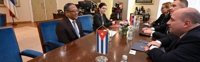 Козарев разговарао са амбасадором Кубе Ернандесом