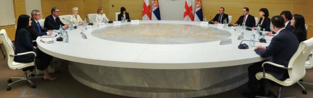 Вучић се састао са председником Парламента Грузије Папуашвилијем